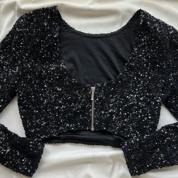 RETROFETE Black Sequince Rain Top ✨🪩 - Picture 4 of 8